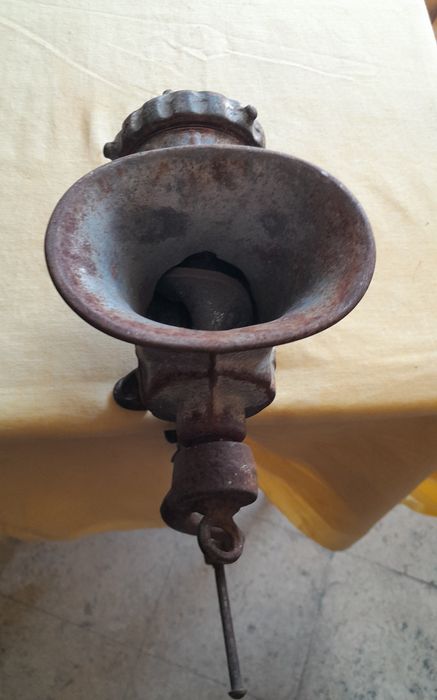 Máquina antiga de picar carne