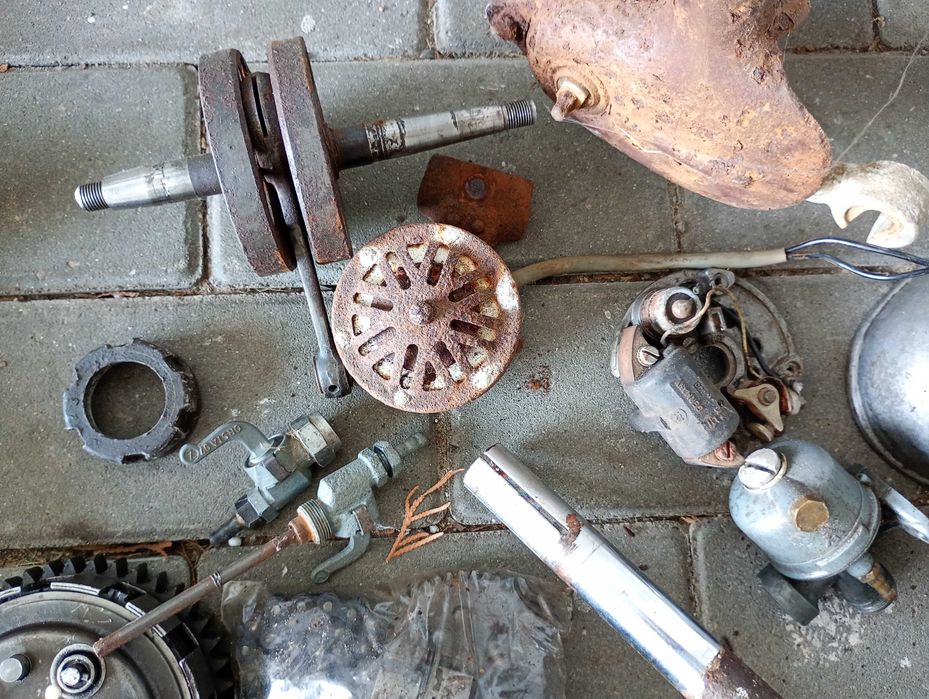 SIMSON SR 2 rama, silnik, bak, gażnik skrz. biegów luzem, inne