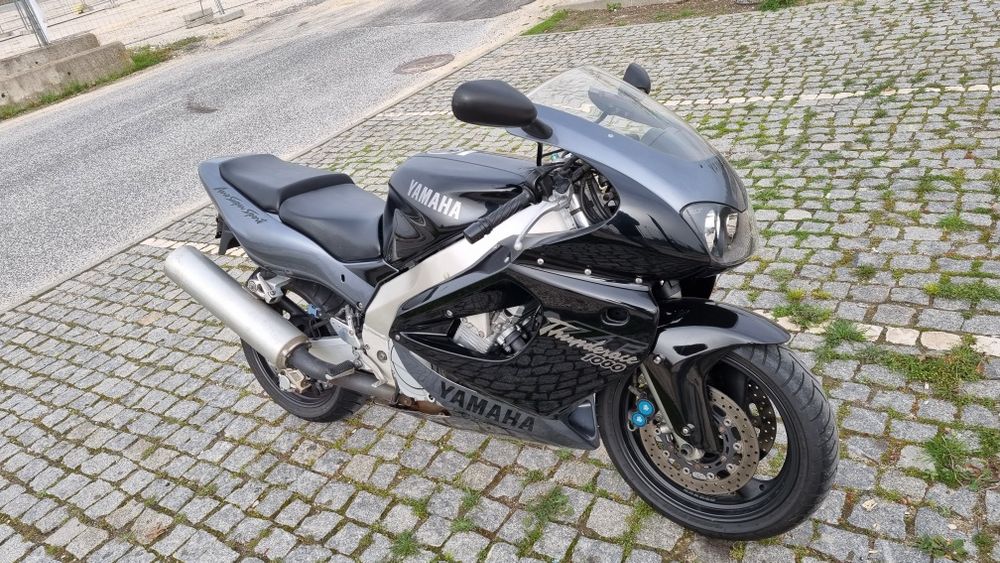 Yamaha thunderace 1000 (FZR)