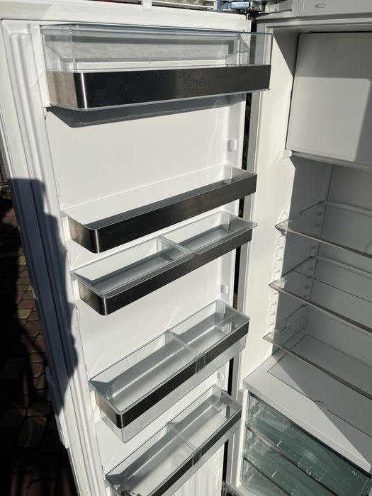 Холодильник Miele під забудову вмонтований холодильник з морозилкою