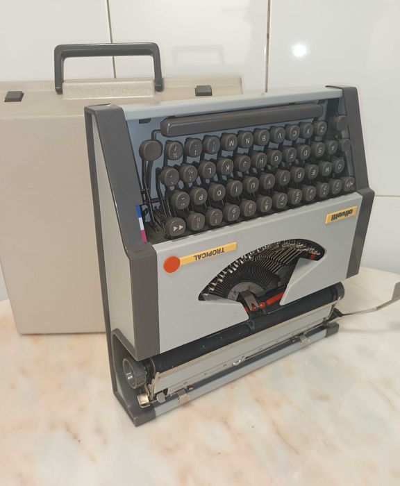Máquina de escrever Olivetti Tropical