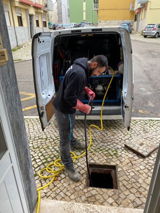 Desentupimentos de esgotos e Canalizações