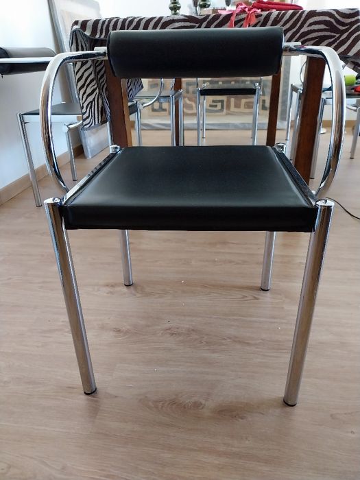 cadeiras de sala de jantar estrutura metal e napa preta - de 1 a 6 cadeiras