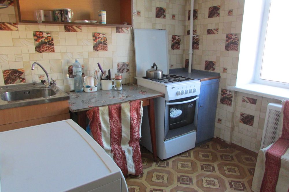 Ст. метро Почайна.  вул. Троїцько-Кирилівська 14