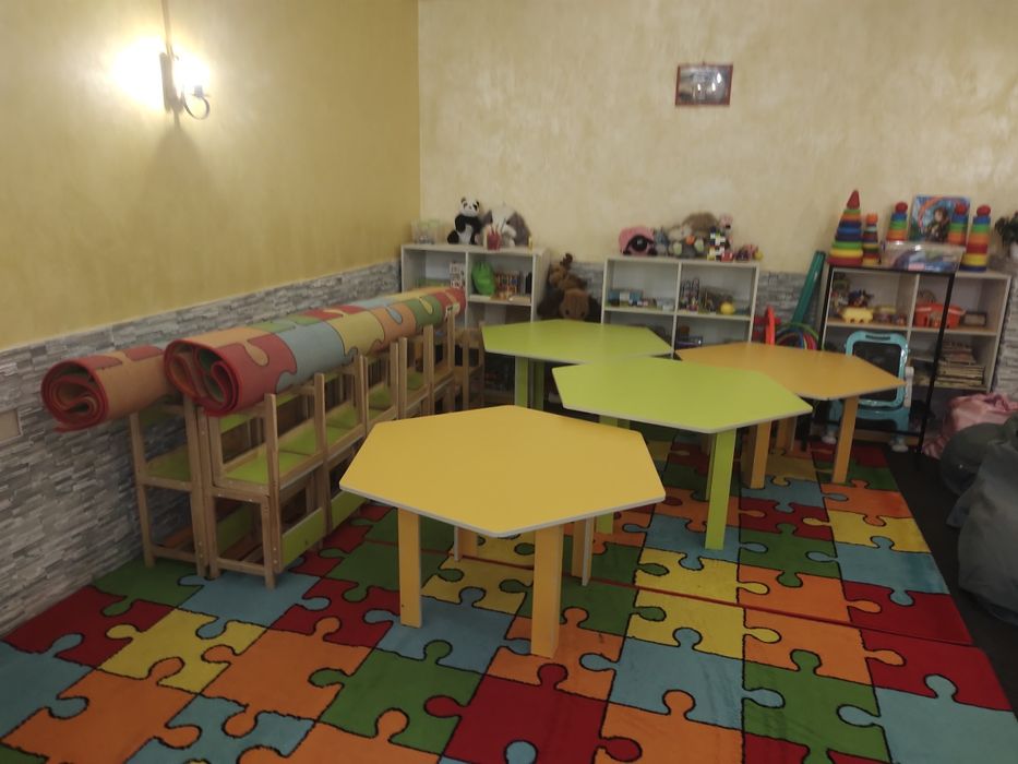 Продається комплект меблів для дитячого садка / дитячого центру