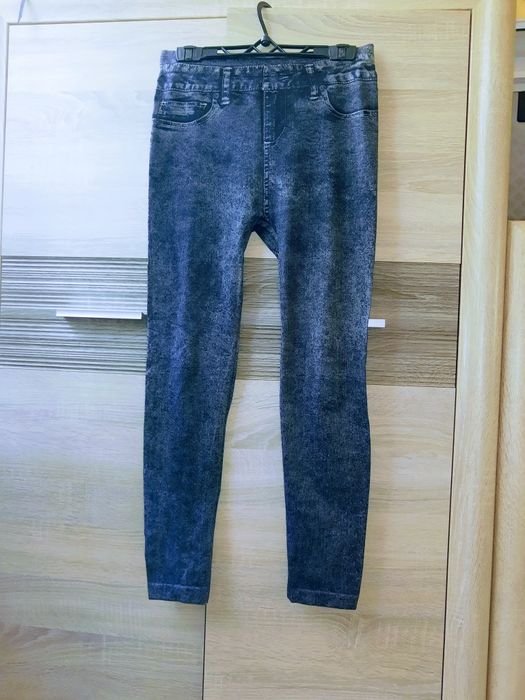 Wygodne legginsy czarne jeansy marmurkowe leginsy długie