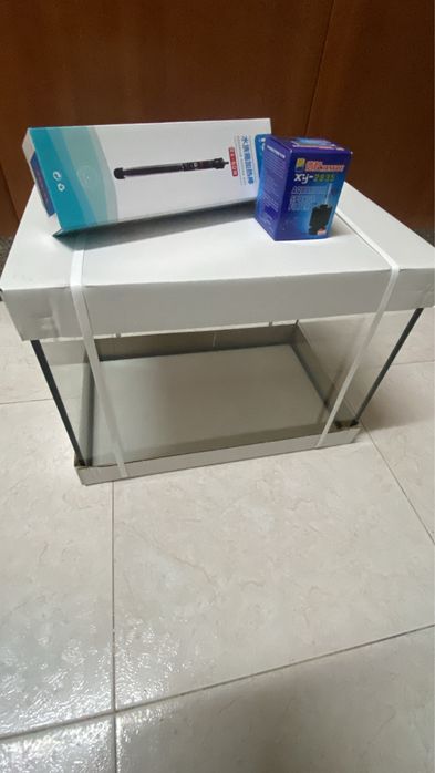 Aquarios novos 40x25x30 com tampa