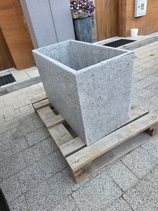 Donica z betonu 60x30x40 cm