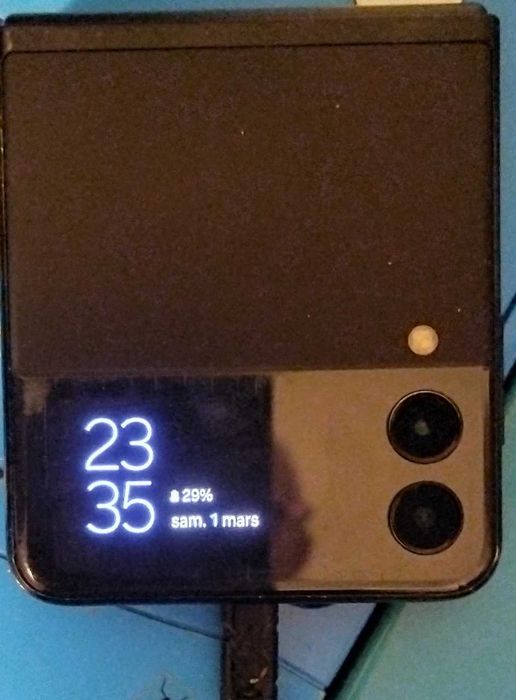 Смартфон Samsung Galaxy Flip 3 5G 8/128gb(потребує заміни дисплея)