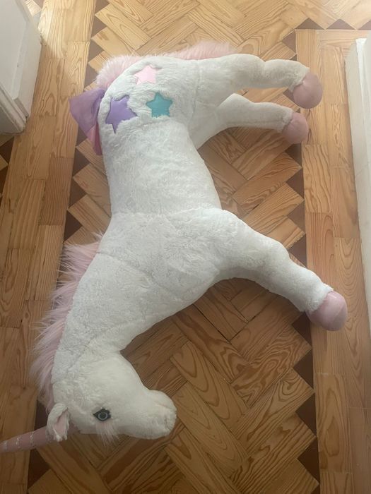 Unicornio em peluche gigante