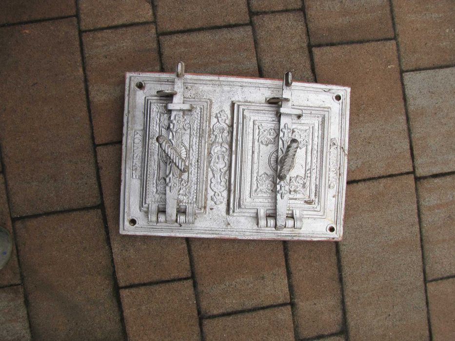 Drzwiczki żeliwne do pieca grilla ogrodowego