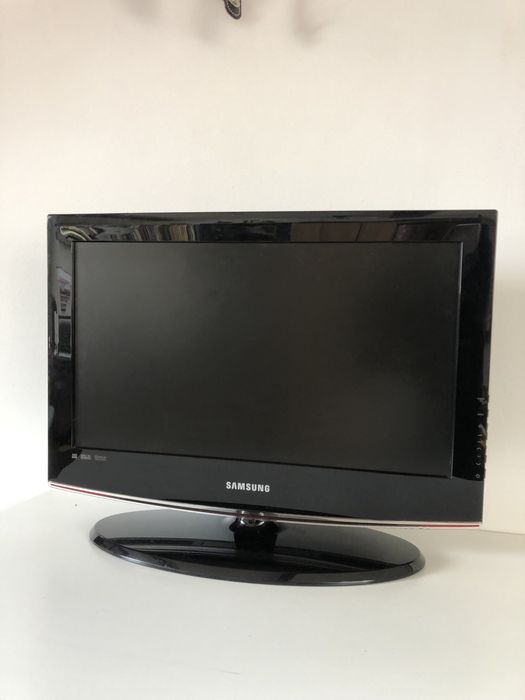 Monitor Iiyama Prolite E2008HDS-B1 przekątna 20"