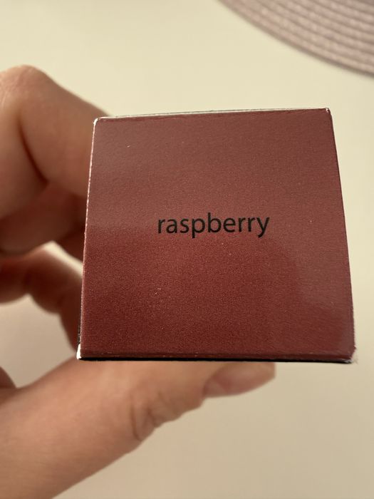 TARTE rozświetlający róż w płynie