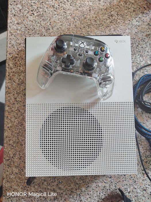 Xbox One S 825 GB + comando