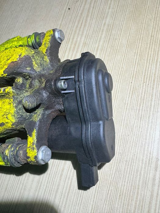 Pinça de Travão Traseira Esquerda com Motor EPB - Audi A4 / A5 / Q5 (8K0615403B)