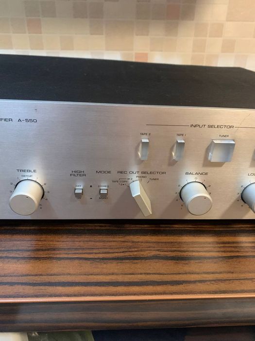 Продам усилитель Yamaha A-550. В защите. Цена с учётом ремонта.