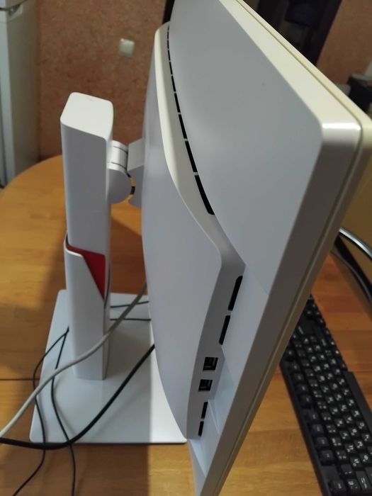 Монитор Fujitsu -Siemens B22w-7 LED