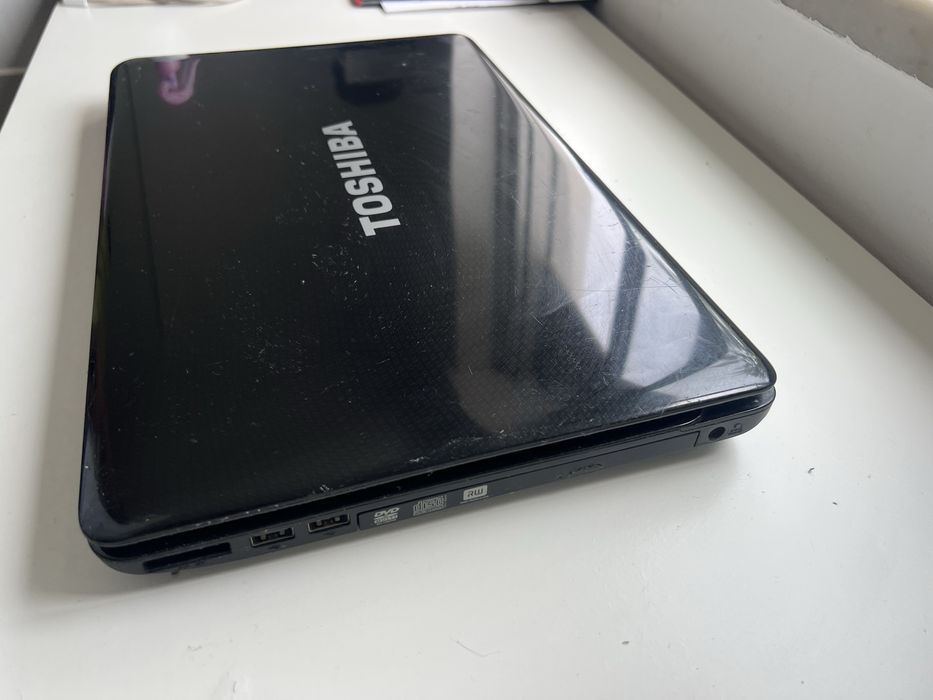 Computador toshiba tudo funcional com rato e teclado