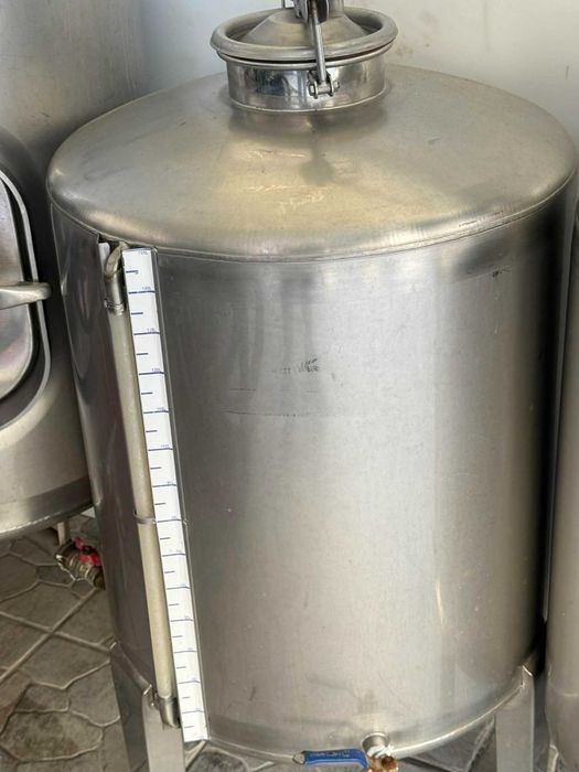 Artigos para  vinho: cubas, talha, prensa, filtro e bomba de transfega
