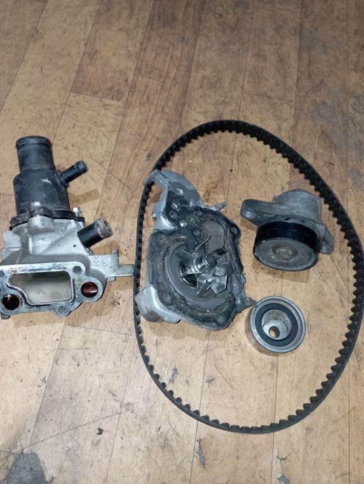 Продам помпу на Рено
