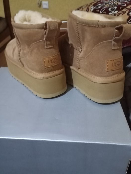 Продам угги новые