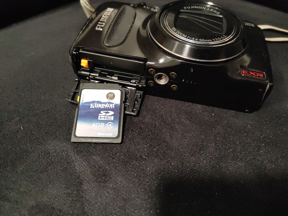 Máquina Fotográfica Cartão e Tripé