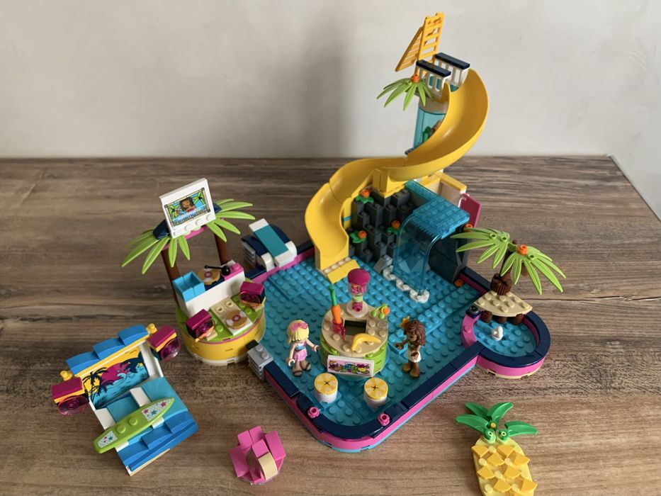 Конструктор LEGO Friends 41374 Андреа біля басейну