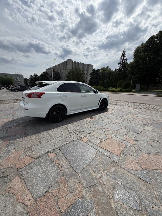 Mitsubishi lancer 10