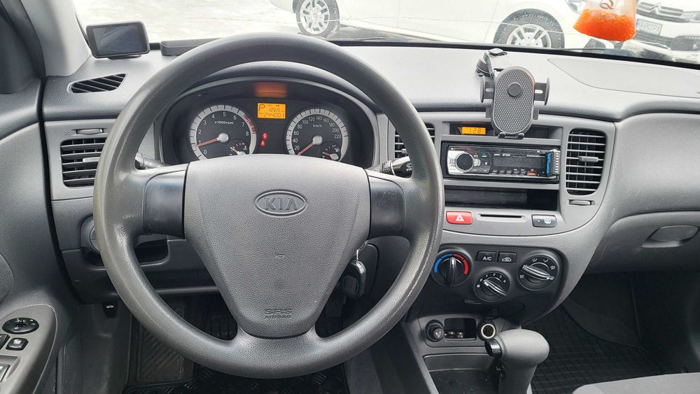 Авто KIA Rio 2006 1.4