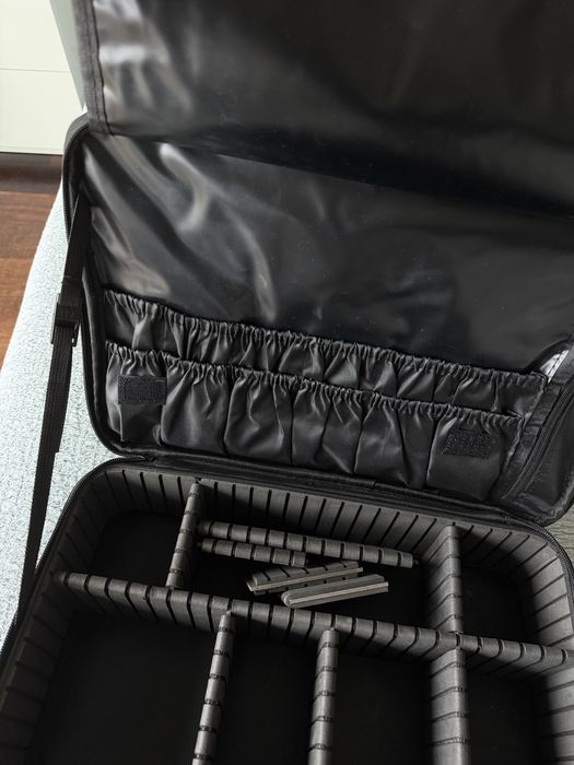 Mala preta de maquilhagem profissional da Shein