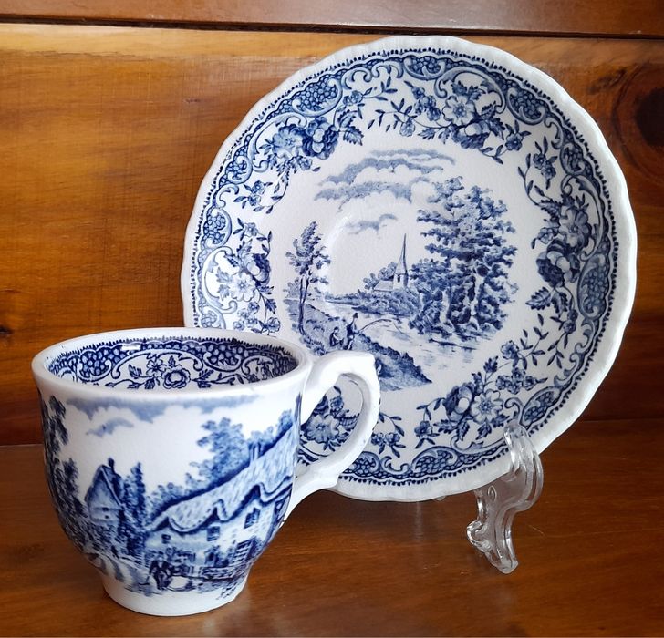 Conjunto chávena e pires Royal Tudor Ware