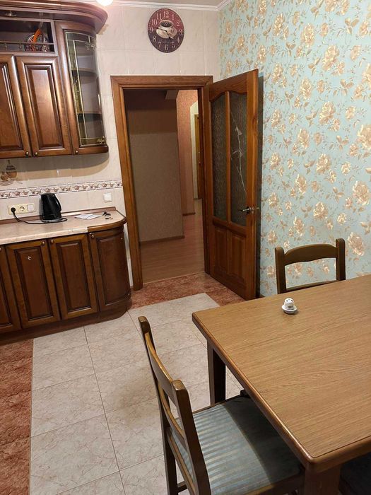 Здається велика 2-к квартира, м.Позняки, вул.Гмирі