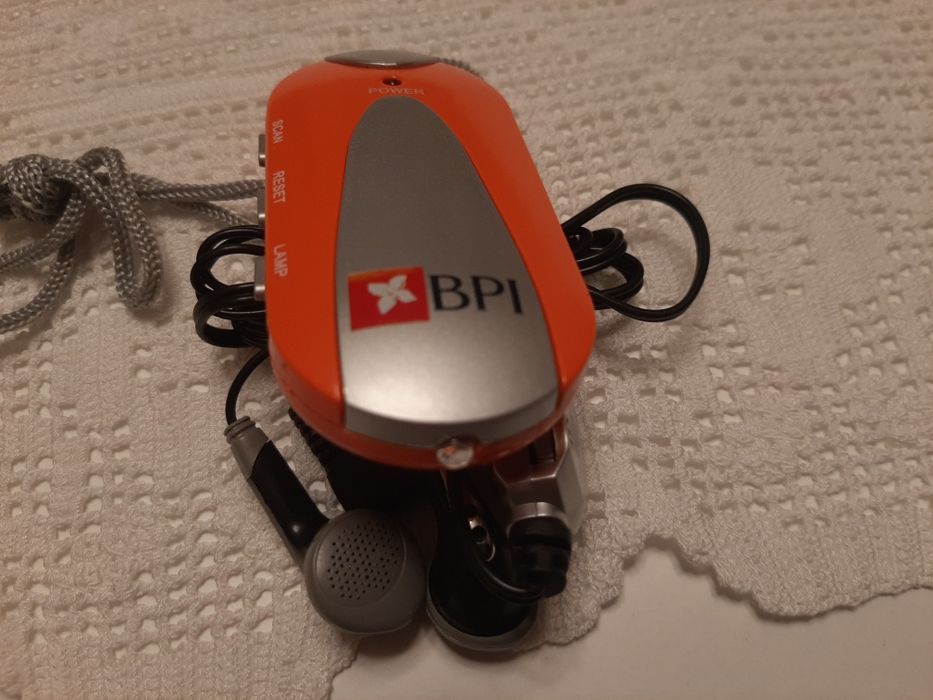 5 Pequenos Radios com lanterna e fones