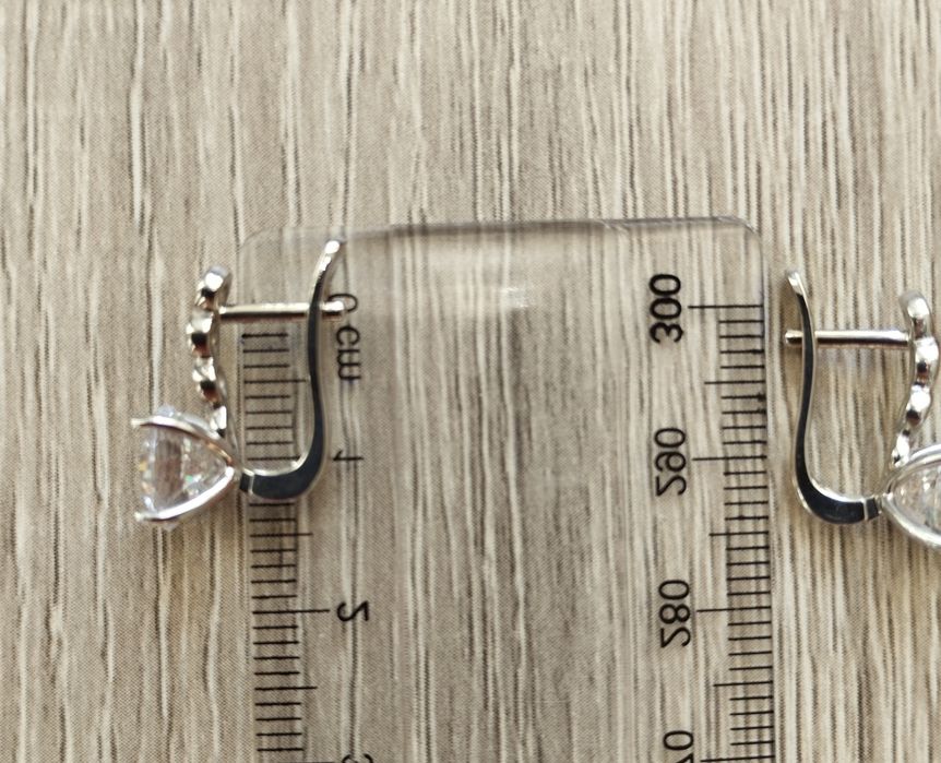 Продам золоті сережки 585 проба, в білому кольорі