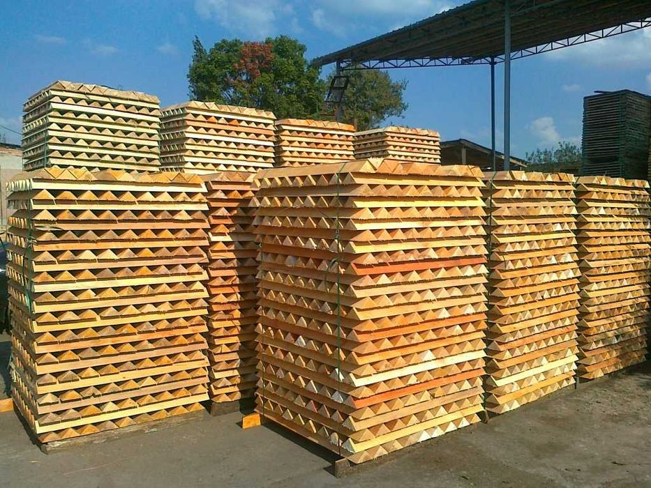 Верстат для розпуску деревяного бруска по діагоналі