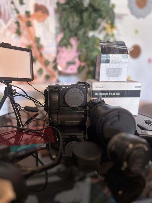 Sony A6400 + Sigma 18-35mm f/1.8 + pełny zestaw do tworzenia filmów i zdjęć