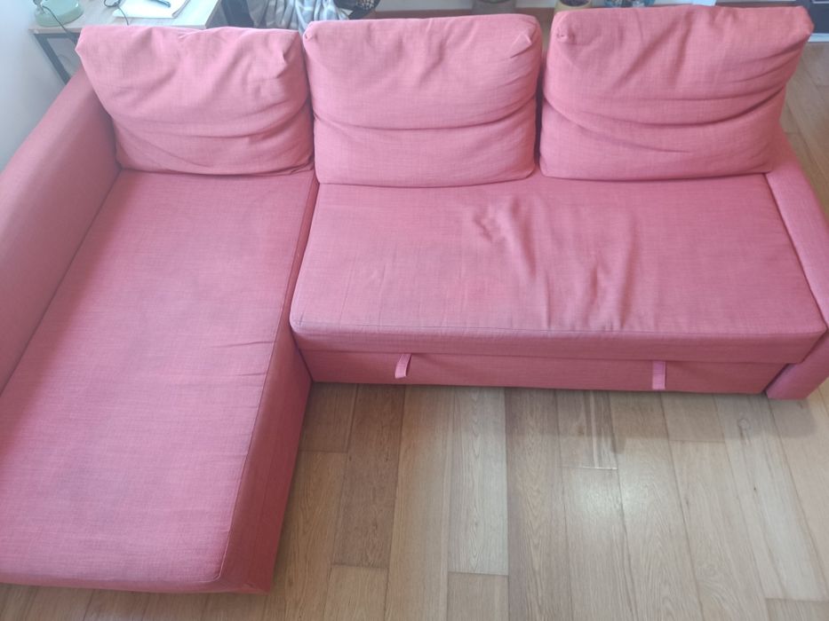 Sofá-cama vermelho Friheten (IKEA)