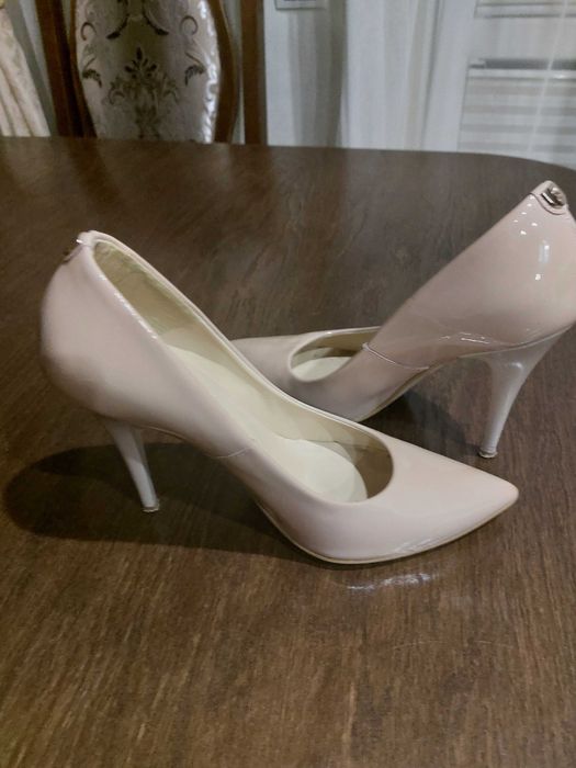 Жіночі шкіряні туфлі човники