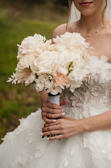 Весільна сукня.