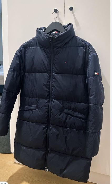 Пуховик Tommy Hilfiger.