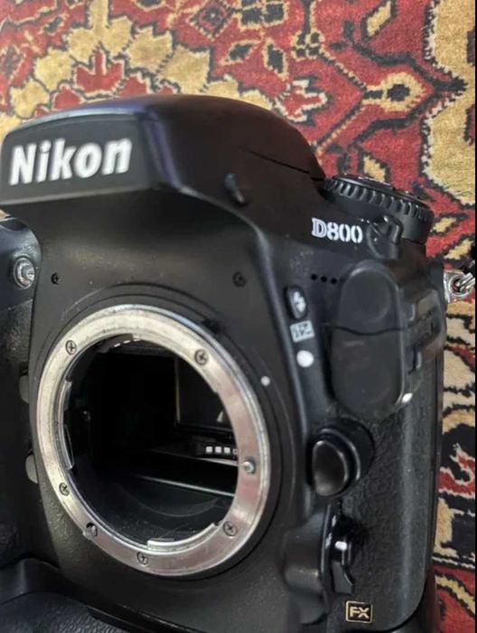 Nikon D800 + Battery Grip (MB-D12)