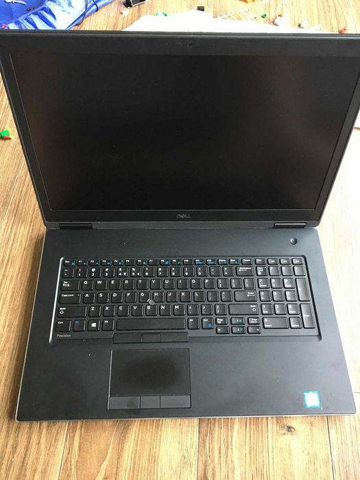 Dell Precision 7730 i7-8750H 32GB RAM M.2 512 GB Nvidia Quadro P3200