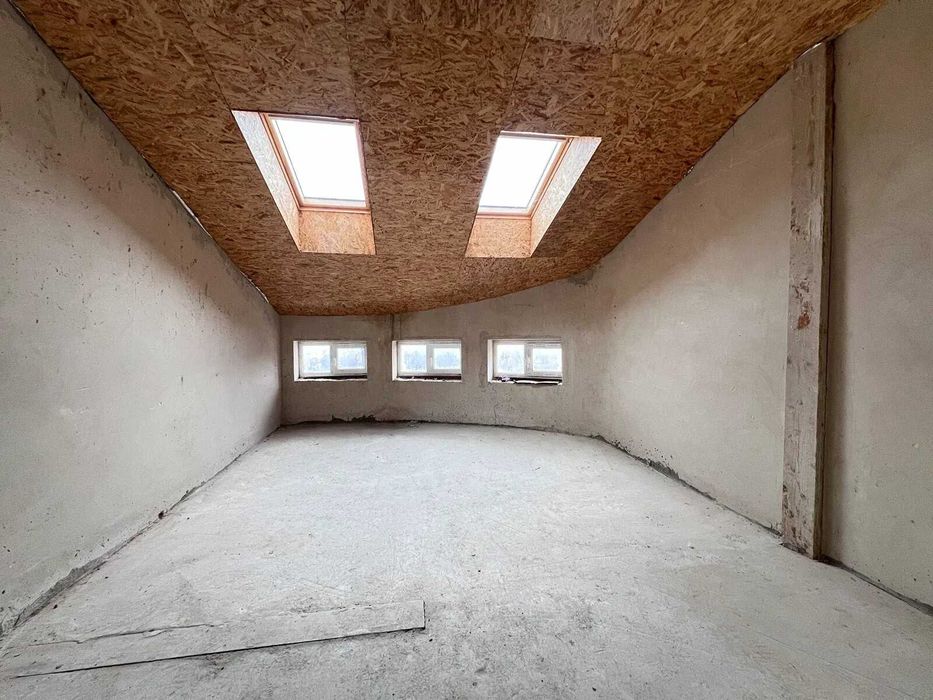 Продається простора 3 кім. квартира в новобудові площею 131 м2