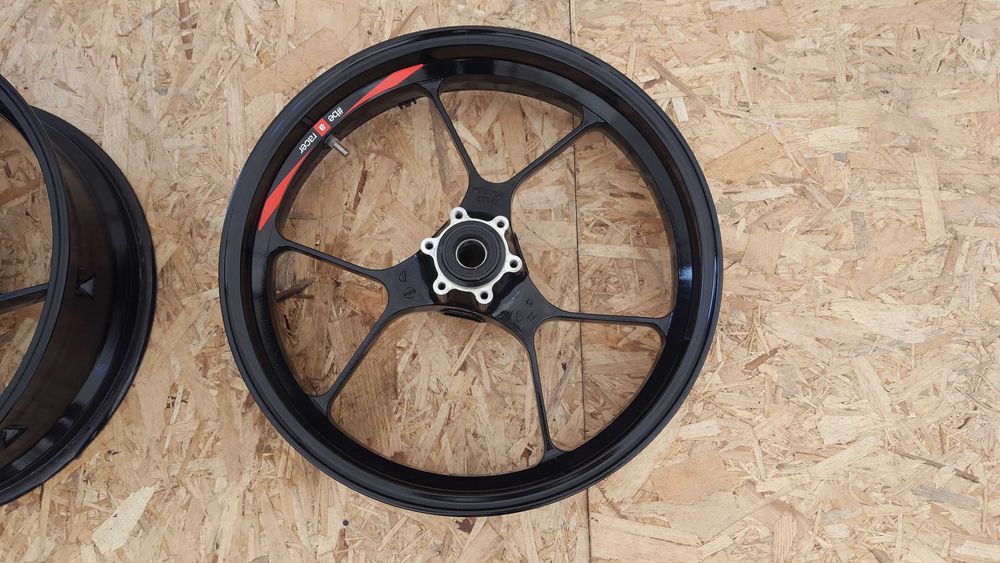 Felga Kolo Shiver 900 Aprilia  tyl super stan TYLNA jak NOWA 2017-
