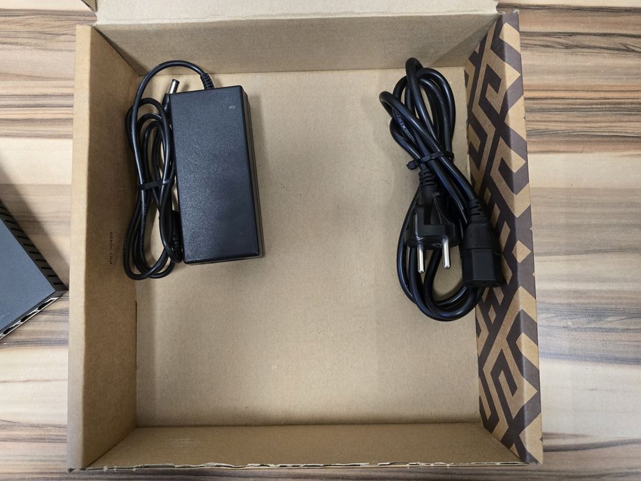 Router Mikrotik RB4011 iGS+5HacQ2HnD-IN