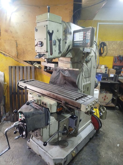 Фрезерний станок 6р11 на УЦІ після кап ремонту геометрії