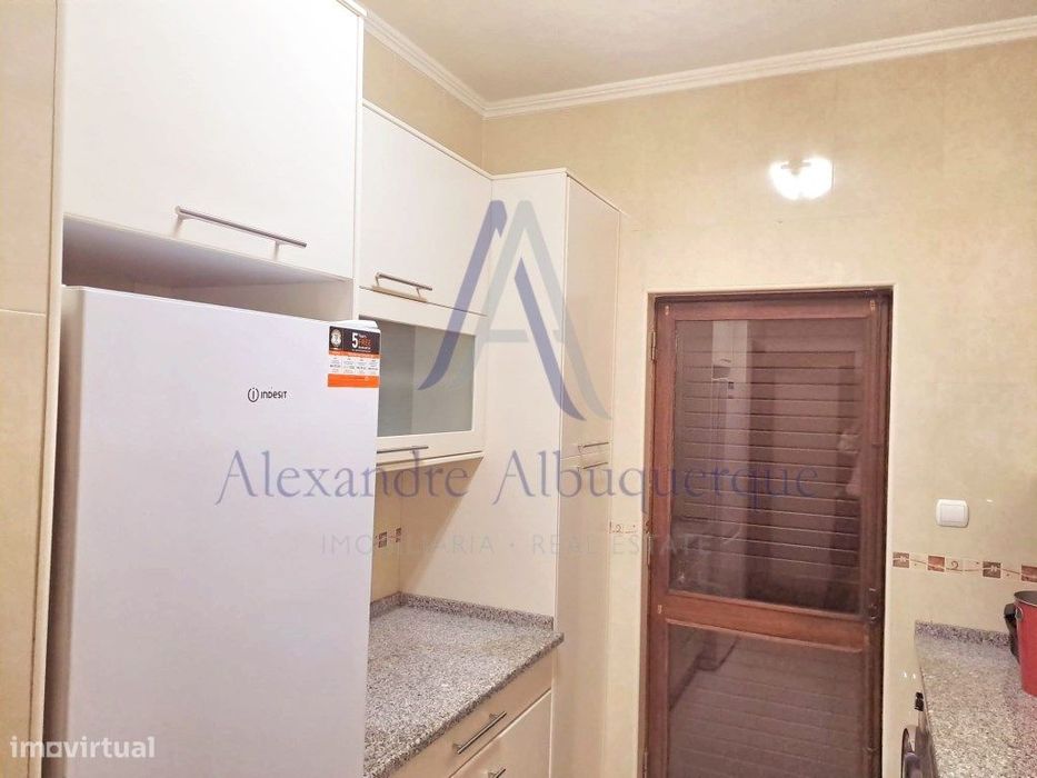 Apartamento T2 com Terraço, Arrecadação e Parqueamento | Sesimbra