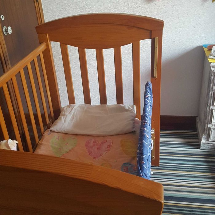Berço de criança  em pinho