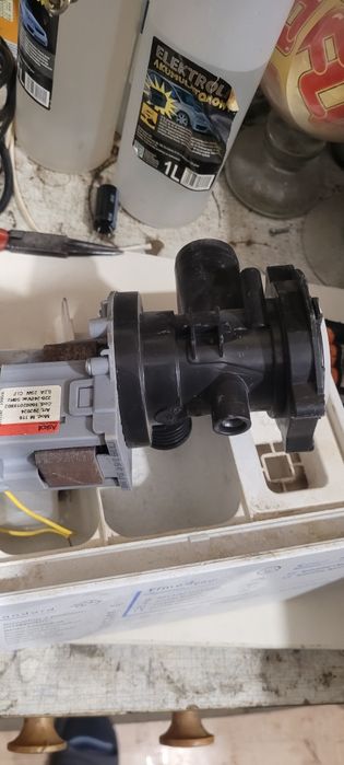 Pralka Indesit wil 105  pompa czesci