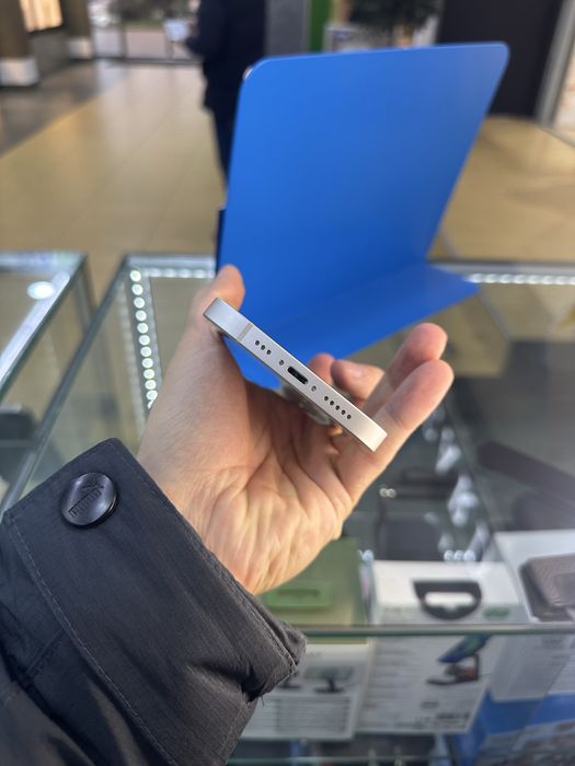 Iphone 13 128Gb Neverlock 90% АКБ   Як новий! Весь в оригіналі!